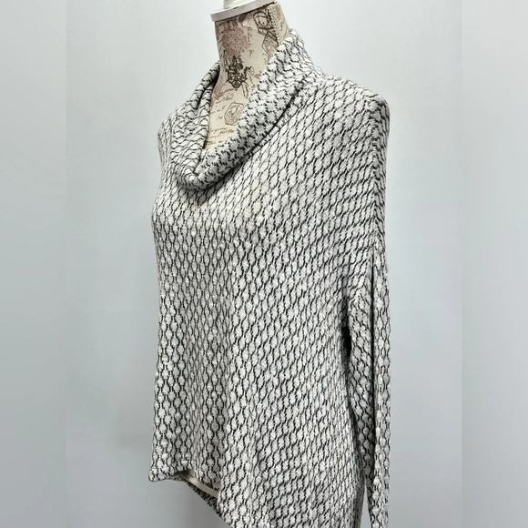 AKEMI & KIN for ANTHROPOLOGIE Gray print‎ high-low cowl neck sweater size XS. - Picture 7 of 15
